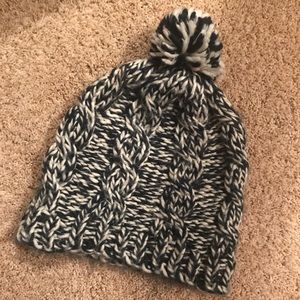 Cute beanie navy and white!